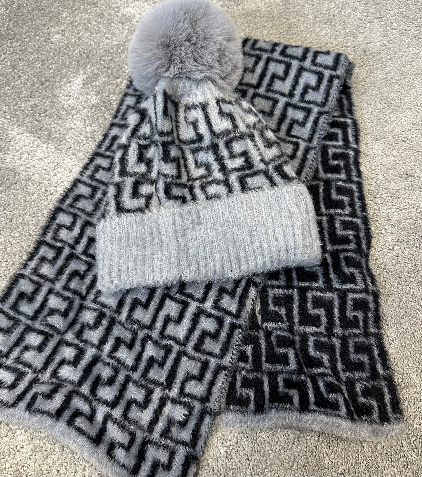 Woolly Bobble Hat & Scarf Set